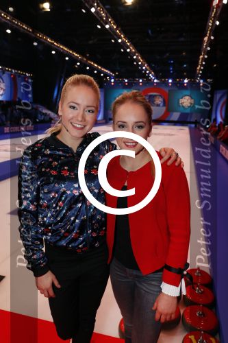 Aalsmeer 20 december 2017
Opnames de curling quiz met Frans Bauer Mark Tuitert Ellen Hoog Brace Sjoerd v Ramshorst Evert ten Napel Levi v Kempen Frank Lammers Sanne en Lieke Wevers. De opnames vinden plaats in de studio in Aalsmeer.