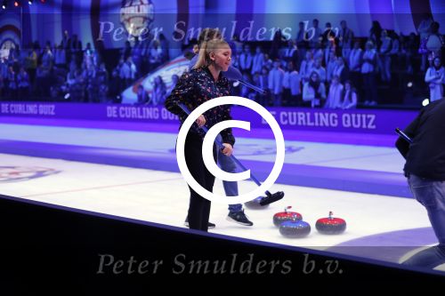 Aalsmeer 20 december 2017
Opnames de curling quiz met Frans Bauer Mark Tuitert Ellen Hoog Brace Sjoerd v Ramshorst Evert ten Napel Levi v Kempen Frank Lammers Sanne en Lieke Wevers. De opnames vinden plaats in de studio in Aalsmeer.