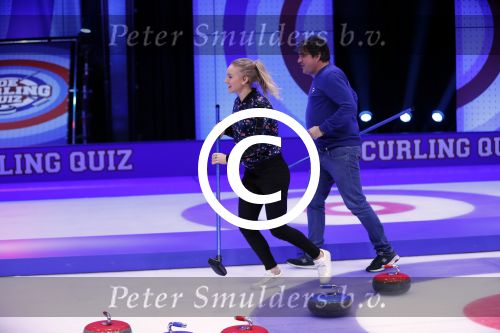 Aalsmeer 20 december 2017
Opnames de curling quiz met Frans Bauer Mark Tuitert Ellen Hoog Brace Sjoerd v Ramshorst Evert ten Napel Levi v Kempen Frank Lammers Sanne en Lieke Wevers. De opnames vinden plaats in de studio in Aalsmeer.