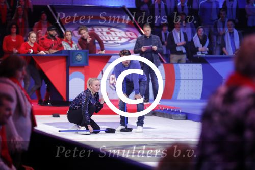 Aalsmeer 20 december 2017
Opnames de curling quiz met Frans Bauer Mark Tuitert Ellen Hoog Brace Sjoerd v Ramshorst Evert ten Napel Levi v Kempen Frank Lammers Sanne en Lieke Wevers. De opnames vinden plaats in de studio in Aalsmeer.