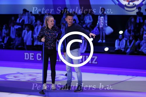 Aalsmeer 20 december 2017
Opnames de curling quiz met Frans Bauer Mark Tuitert Ellen Hoog Brace Sjoerd v Ramshorst Evert ten Napel Levi v Kempen Frank Lammers Sanne en Lieke Wevers. De opnames vinden plaats in de studio in Aalsmeer.