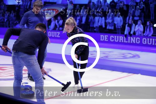 Aalsmeer 20 december 2017
Opnames de curling quiz met Frans Bauer Mark Tuitert Ellen Hoog Brace Sjoerd v Ramshorst Evert ten Napel Levi v Kempen Frank Lammers Sanne en Lieke Wevers. De opnames vinden plaats in de studio in Aalsmeer.