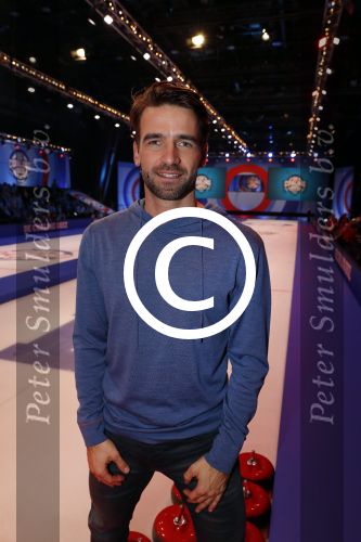 Aalsmeer 20 december 2017
Opnames de curling quiz met Frans Bauer Mark Tuitert Ellen Hoog Brace Sjoerd v Ramshorst Evert ten Napel Levi v Kempen Frank Lammers Sanne en Lieke Wevers. De opnames vinden plaats in de studio in Aalsmeer.