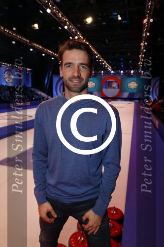 Aalsmeer 20 december 2017
Opnames de curling quiz met Frans Bauer Mark Tuitert Ellen Hoog Brace Sjoerd v Ramshorst Evert ten Napel Levi v Kempen Frank Lammers Sanne en Lieke Wevers. De opnames vinden plaats in de studio in Aalsmeer.