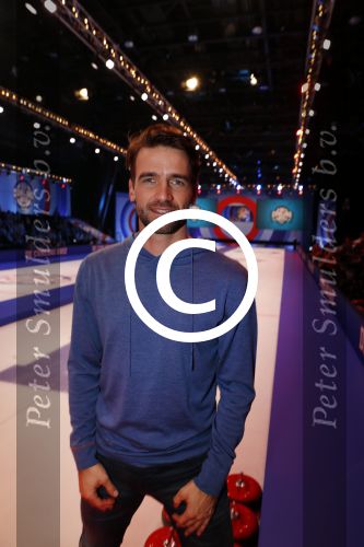 Aalsmeer 20 december 2017
Opnames de curling quiz met Frans Bauer Mark Tuitert Ellen Hoog Brace Sjoerd v Ramshorst Evert ten Napel Levi v Kempen Frank Lammers Sanne en Lieke Wevers. De opnames vinden plaats in de studio in Aalsmeer.