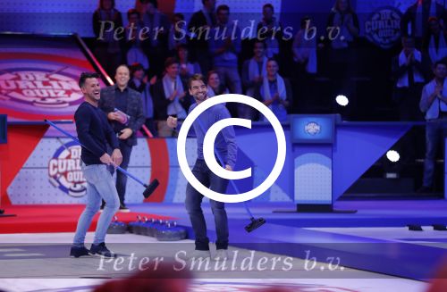 Aalsmeer 20 december 2017
Opnames de curling quiz met Frans Bauer Mark Tuitert Ellen Hoog Brace Sjoerd v Ramshorst Evert ten Napel Levi v Kempen Frank Lammers Sanne en Lieke Wevers. De opnames vinden plaats in de studio in Aalsmeer.
