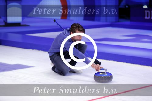 Aalsmeer 20 december 2017
Opnames de curling quiz met Frans Bauer Mark Tuitert Ellen Hoog Brace Sjoerd v Ramshorst Evert ten Napel Levi v Kempen Frank Lammers Sanne en Lieke Wevers. De opnames vinden plaats in de studio in Aalsmeer.