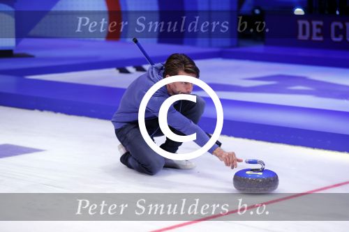 Aalsmeer 20 december 2017
Opnames de curling quiz met Frans Bauer Mark Tuitert Ellen Hoog Brace Sjoerd v Ramshorst Evert ten Napel Levi v Kempen Frank Lammers Sanne en Lieke Wevers. De opnames vinden plaats in de studio in Aalsmeer.