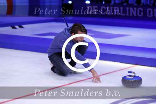 Aalsmeer 20 december 2017
Opnames de curling quiz met Frans Bauer Mark Tuitert Ellen Hoog Brace Sjoerd v Ramshorst Evert ten Napel Levi v Kempen Frank Lammers Sanne en Lieke Wevers. De opnames vinden plaats in de studio in Aalsmeer.