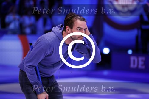 Aalsmeer 20 december 2017
Opnames de curling quiz met Frans Bauer Mark Tuitert Ellen Hoog Brace Sjoerd v Ramshorst Evert ten Napel Levi v Kempen Frank Lammers Sanne en Lieke Wevers. De opnames vinden plaats in de studio in Aalsmeer.
