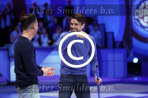 Aalsmeer 20 december 2017
Opnames de curling quiz met Frans Bauer Mark Tuitert Ellen Hoog Brace Sjoerd v Ramshorst Evert ten Napel Levi v Kempen Frank Lammers Sanne en Lieke Wevers. De opnames vinden plaats in de studio in Aalsmeer.