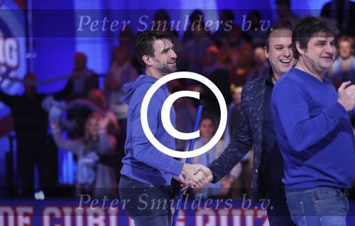 Aalsmeer 20 december 2017
Opnames de curling quiz met Frans Bauer Mark Tuitert Ellen Hoog Brace Sjoerd v Ramshorst Evert ten Napel Levi v Kempen Frank Lammers Sanne en Lieke Wevers. De opnames vinden plaats in de studio in Aalsmeer.