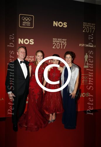 Amsterdam 19 december 2017 
Sportgala in de Rai. Sportman en sportvrouw van het jaar verkiezing. Turnsters Lieke Wevers en zus Sanne kwamen met hun ouders