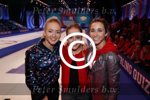 Aalsmeer 20 december 2017
Opnames de curling quiz met Frans Bauer Mark Tuitert Ellen Hoog Brace Sjoerd v Ramshorst Evert ten Napel Levi v Kempen Frank Lammers Sanne en Lieke Wevers. De opnames vinden plaats in de studio in Aalsmeer.