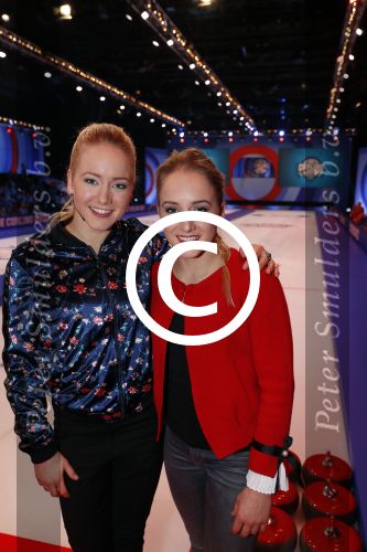 Aalsmeer 20 december 2017
Opnames de curling quiz met Frans Bauer Mark Tuitert Ellen Hoog Brace Sjoerd v Ramshorst Evert ten Napel Levi v Kempen Frank Lammers Sanne en Lieke Wevers. De opnames vinden plaats in de studio in Aalsmeer.
