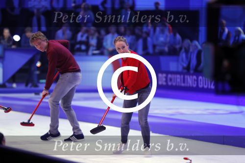 Aalsmeer 20 december 2017
Opnames de curling quiz met Frans Bauer Mark Tuitert Ellen Hoog Brace Sjoerd v Ramshorst Evert ten Napel Levi v Kempen Frank Lammers Sanne en Lieke Wevers. De opnames vinden plaats in de studio in Aalsmeer.