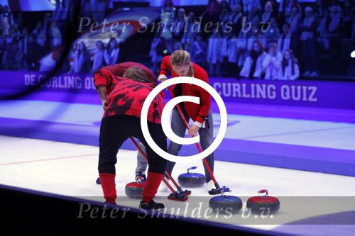 Aalsmeer 20 december 2017
Opnames de curling quiz met Frans Bauer Mark Tuitert Ellen Hoog Brace Sjoerd v Ramshorst Evert ten Napel Levi v Kempen Frank Lammers Sanne en Lieke Wevers. De opnames vinden plaats in de studio in Aalsmeer.
