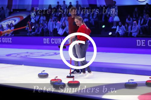 Aalsmeer 20 december 2017
Opnames de curling quiz met Frans Bauer Mark Tuitert Ellen Hoog Brace Sjoerd v Ramshorst Evert ten Napel Levi v Kempen Frank Lammers Sanne en Lieke Wevers. De opnames vinden plaats in de studio in Aalsmeer.