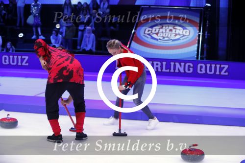 Aalsmeer 20 december 2017
Opnames de curling quiz met Frans Bauer Mark Tuitert Ellen Hoog Brace Sjoerd v Ramshorst Evert ten Napel Levi v Kempen Frank Lammers Sanne en Lieke Wevers. De opnames vinden plaats in de studio in Aalsmeer.