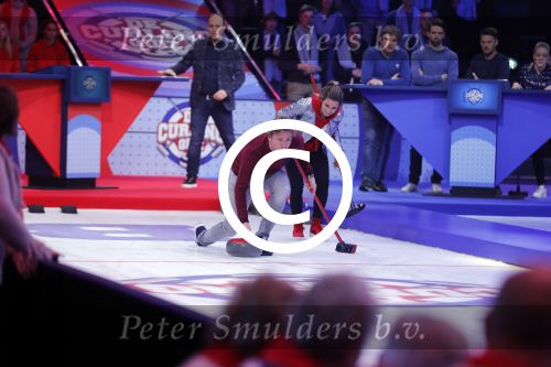 Aalsmeer 20 december 2017
Opnames de curling quiz met Frans Bauer Mark Tuitert Ellen Hoog Brace Sjoerd v Ramshorst Evert ten Napel Levi v Kempen Frank Lammers Sanne en Lieke Wevers. De opnames vinden plaats in de studio in Aalsmeer.