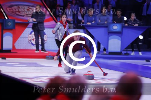 Aalsmeer 20 december 2017
Opnames de curling quiz met Frans Bauer Mark Tuitert Ellen Hoog Brace Sjoerd v Ramshorst Evert ten Napel Levi v Kempen Frank Lammers Sanne en Lieke Wevers. De opnames vinden plaats in de studio in Aalsmeer.
