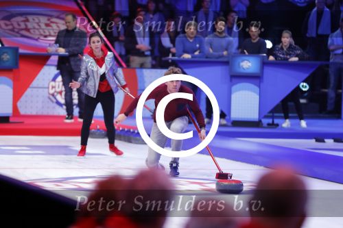 Aalsmeer 20 december 2017
Opnames de curling quiz met Frans Bauer Mark Tuitert Ellen Hoog Brace Sjoerd v Ramshorst Evert ten Napel Levi v Kempen Frank Lammers Sanne en Lieke Wevers. De opnames vinden plaats in de studio in Aalsmeer.