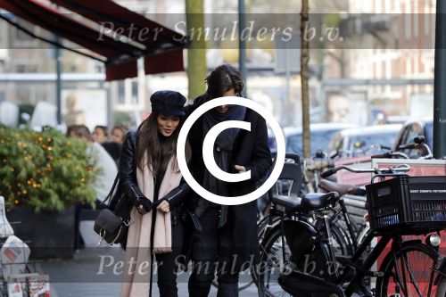 Amsterdam 22 december 2017 
Waylon en zijn nieuwe Bibi Breijman doen boodschappen.