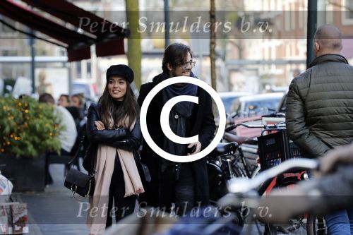 Amsterdam 22 december 2017 
Waylon en zijn nieuwe Bibi Breijman doen boodschappen.