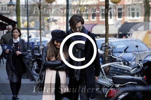 Amsterdam 22 december 2017 
Waylon en zijn nieuwe Bibi Breijman doen boodschappen.