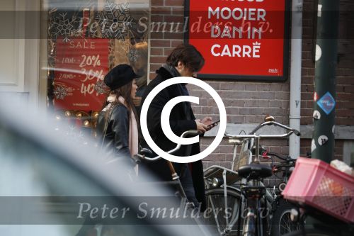 Amsterdam 22 december 2017 
Waylon en zijn nieuwe Bibi Breijman doen boodschappen.