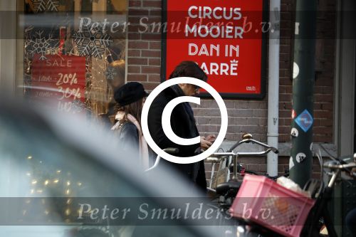 Amsterdam 22 december 2017 
Waylon en zijn nieuwe Bibi Breijman doen boodschappen.