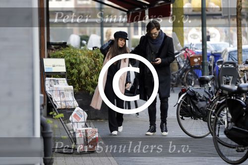 Amsterdam 22 december 2017 
Waylon en zijn nieuwe Bibi Breijman doen boodschappen.