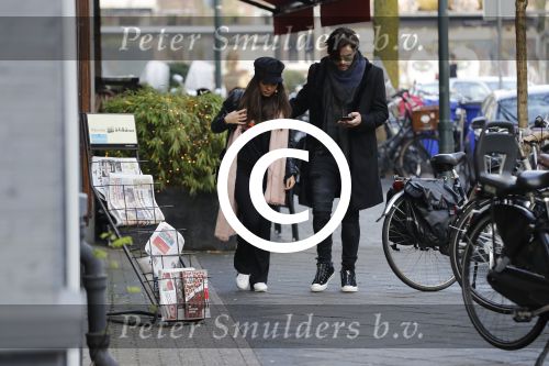 Amsterdam 22 december 2017 
Waylon en zijn nieuwe Bibi Breijman doen boodschappen.
