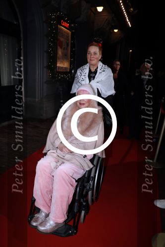 Amsterdam 21 december 2017
Premiere kerstcircus in Carre. vrouwen Anton Heyboer