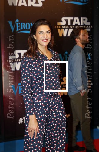 Amsterdam 17 december 2019
Premiere Starwars in het Amsterdam theater. Anna Gimbrere kwam met een goede vriend