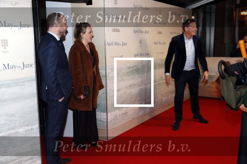 Amsterdam 16 december 2019
Premiere April may June in het deLamar theater met oa in de hoofdrollen Linda de Mol Elise Schaap en Tjitske Reidinga. Albert Verlinde kwam met goede kennis Ramon Mesman