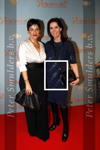 Amsterdam 9 december 2019
Premiere huisvrouwen bestaan niet deel II in tuschinski.
Annemarie v Gaal met een vriendin