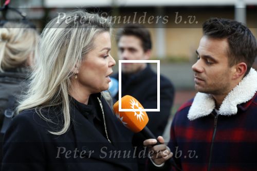 Amsterdam 12 december 2019
Bridget Maasland heeft rechtszaak aangespannen tegen weekblad Prive/ de telegraaf ivm een artikel daarin. Peter R de Vries en zijn zoon Royce zijn aanwezig aangezien Royce de advocaat van Bridget is.
Aran Bade intervieuwt Bridget Maasland