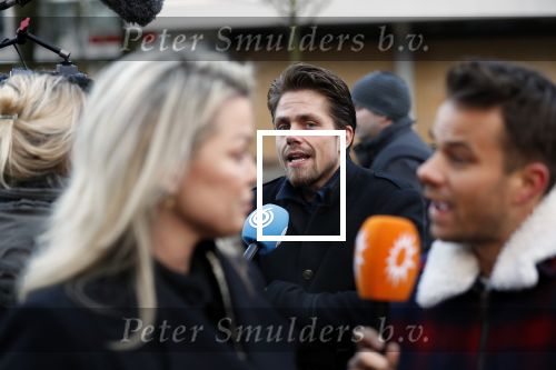 Amsterdam 12 december 2019
Bridget Maasland heeft rechtszaak aangespannen tegen weekblad Prive/ de telegraaf ivm een artikel daarin. Peter R de Vries en zijn zoon Royce zijn aanwezig aangezien Royce de advocaat van Bridget is.
Aran Bade intervieuwt Bridget Maasland