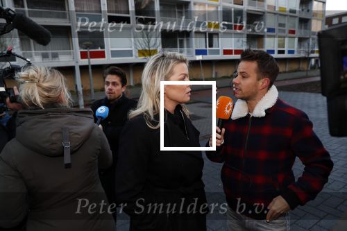 Amsterdam 12 december 2019
Bridget Maasland heeft rechtszaak aangespannen tegen weekblad Prive/ de telegraaf ivm een artikel daarin. Peter R de Vries en zijn zoon Royce zijn aanwezig aangezien Royce de advocaat van Bridget is.
Aran Bade intervieuwt Bridget Maasland