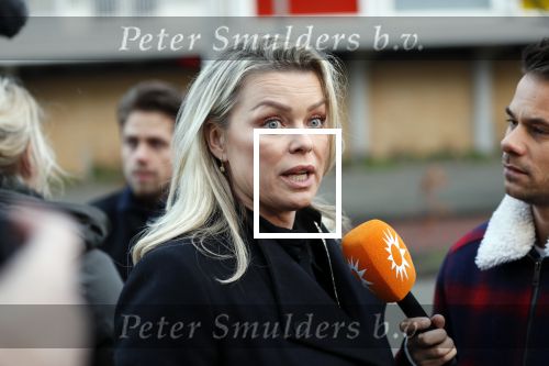 Amsterdam 12 december 2019
Bridget Maasland heeft rechtszaak aangespannen tegen weekblad Prive/ de telegraaf ivm een artikel daarin. Peter R de Vries en zijn zoon Royce zijn aanwezig aangezien Royce de advocaat van Bridget is.
Aran Bade intervieuwt Bridget Maasland
