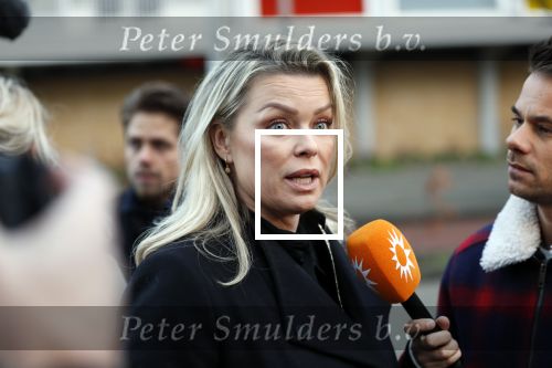 Amsterdam 12 december 2019
Bridget Maasland heeft rechtszaak aangespannen tegen weekblad Prive/ de telegraaf ivm een artikel daarin. Peter R de Vries en zijn zoon Royce zijn aanwezig aangezien Royce de advocaat van Bridget is.
Aran Bade intervieuwt Bridget Maasland