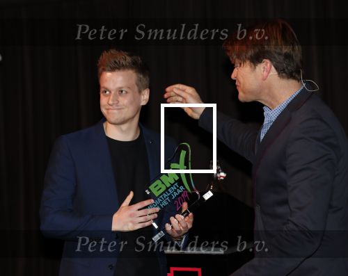 Hilversum 9 december 2019
Bekendmaking omroepman van nhet jaar 2019
DE winnaar van vorig jaar Beau v Erven Dorens reikt de prijs uit aan Jeroen Pauw die dit jaar gewonnen heeft. BMX Mediatalent 2019