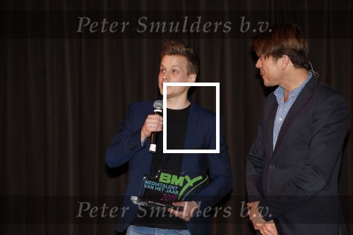Hilversum 9 december 2019
Bekendmaking omroepman van nhet jaar 2019
DE winnaar van vorig jaar Beau v Erven Dorens reikt de prijs uit aan Jeroen Pauw die dit jaar gewonnen heeft. BMX Mediatalent 2019