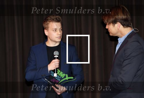 Hilversum 9 december 2019
Bekendmaking omroepman van nhet jaar 2019
DE winnaar van vorig jaar Beau v Erven Dorens reikt de prijs uit aan Jeroen Pauw die dit jaar gewonnen heeft. BMX Mediatalent 2019