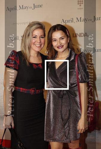 Amsterdam 16 december 2019
Premiere April may June in het deLamar theater met oa in de hoofdrollen Linda de Mol Elise Schaap en Tjitske Reidinga. Barbara Sloesen kwam met een vriendin