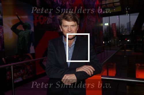 Hilversum 9 december 2019
Bekendmaking omroepman van nhet jaar 2019
DE winnaar van vorig jaar Beau v Erven Dorens reikt de prijs uit aan Jeroen Pauw die dit jaar gewonnen heeft.