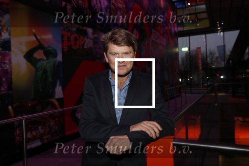 Hilversum 9 december 2019
Bekendmaking omroepman van nhet jaar 2019
DE winnaar van vorig jaar Beau v Erven Dorens reikt de prijs uit aan Jeroen Pauw die dit jaar gewonnen heeft.