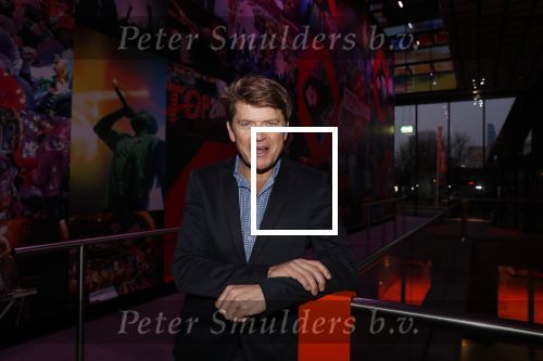 Hilversum 9 december 2019
Bekendmaking omroepman van nhet jaar 2019
DE winnaar van vorig jaar Beau v Erven Dorens reikt de prijs uit aan Jeroen Pauw die dit jaar gewonnen heeft.