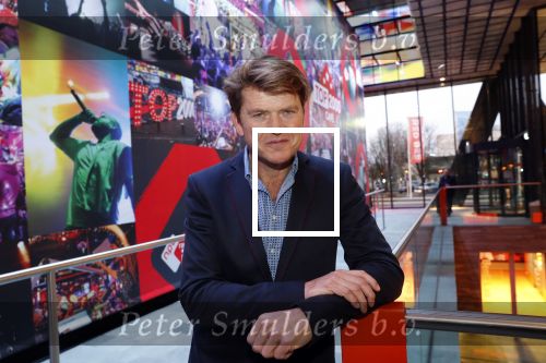 Hilversum 9 december 2019
Bekendmaking omroepman van nhet jaar 2019
DE winnaar van vorig jaar Beau v Erven Dorens reikt de prijs uit aan Jeroen Pauw die dit jaar gewonnen heeft.